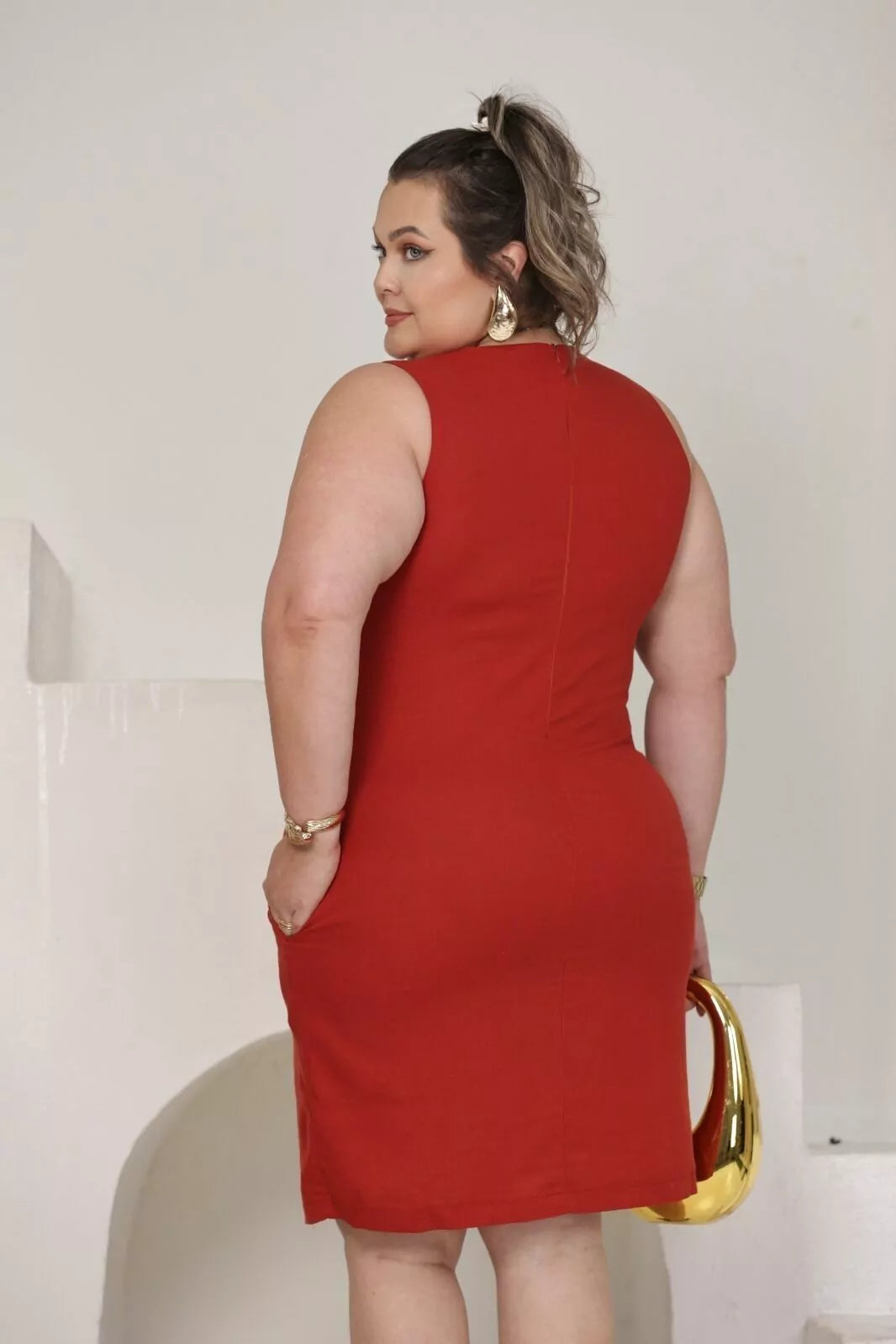 Vestido de linho midi regata com gola redonda Pérola