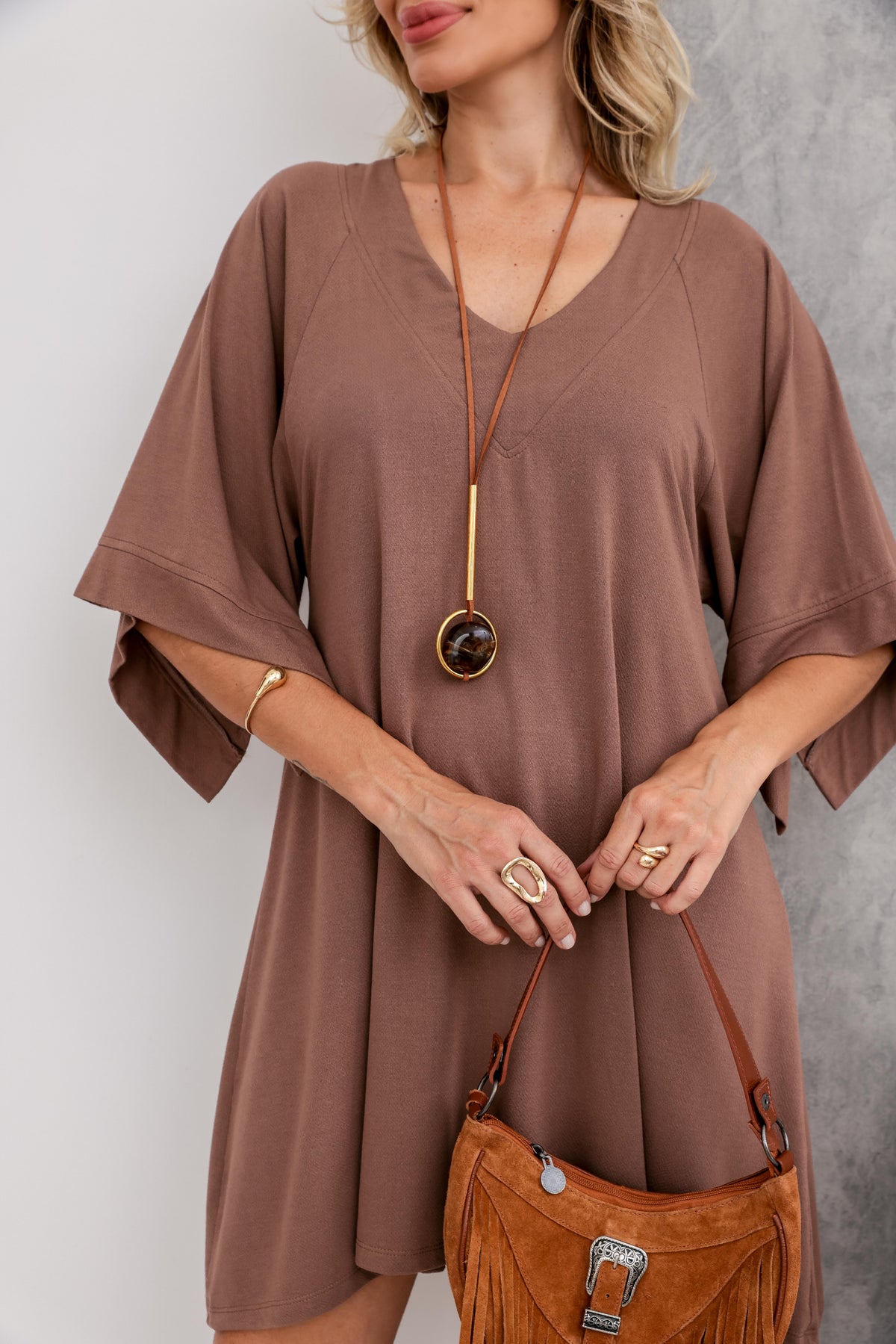 Vestido curto com manga 3/4 e deocte V Vanessa