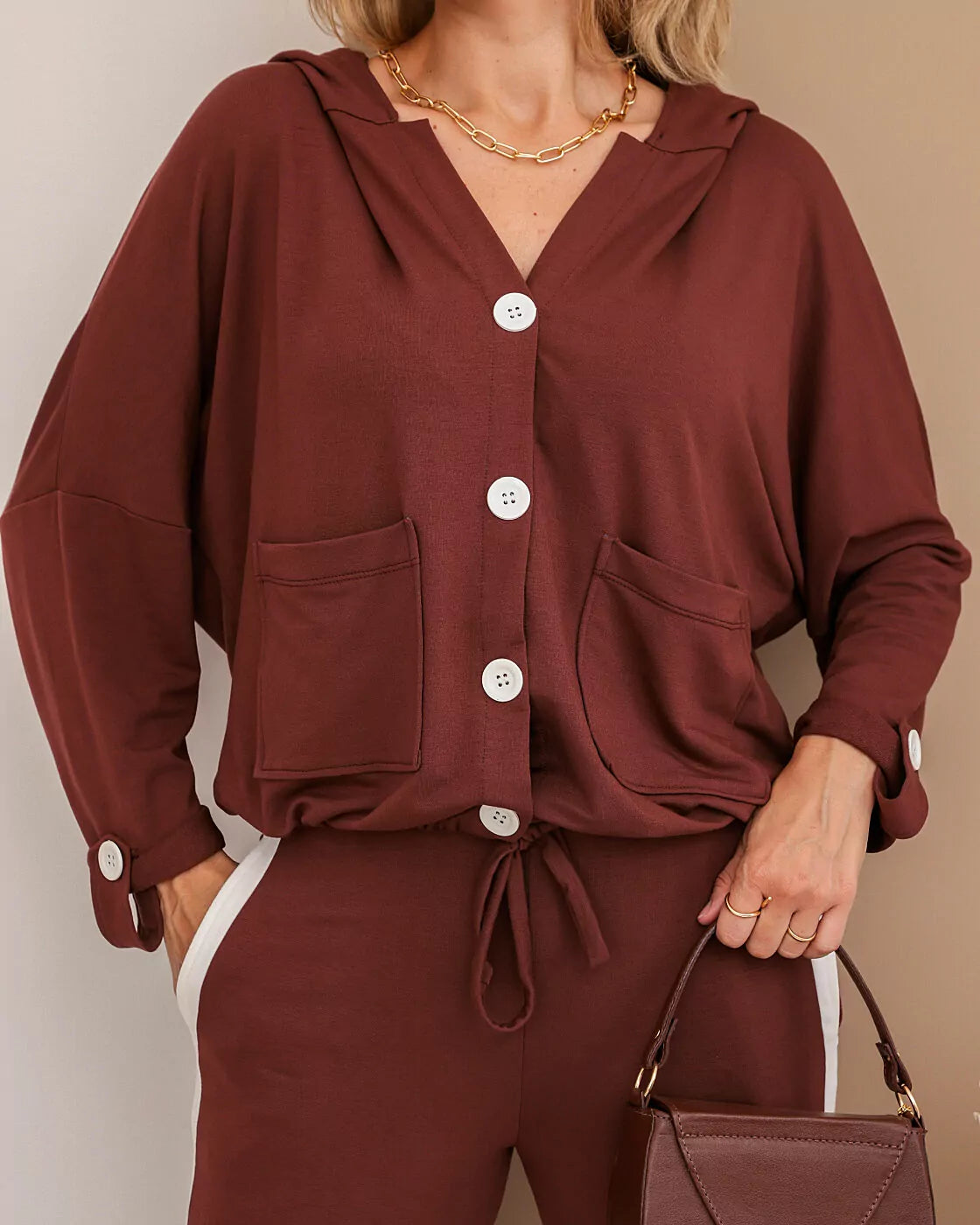 Conjunto de calça reta com blusa manga longa e capuz Amora