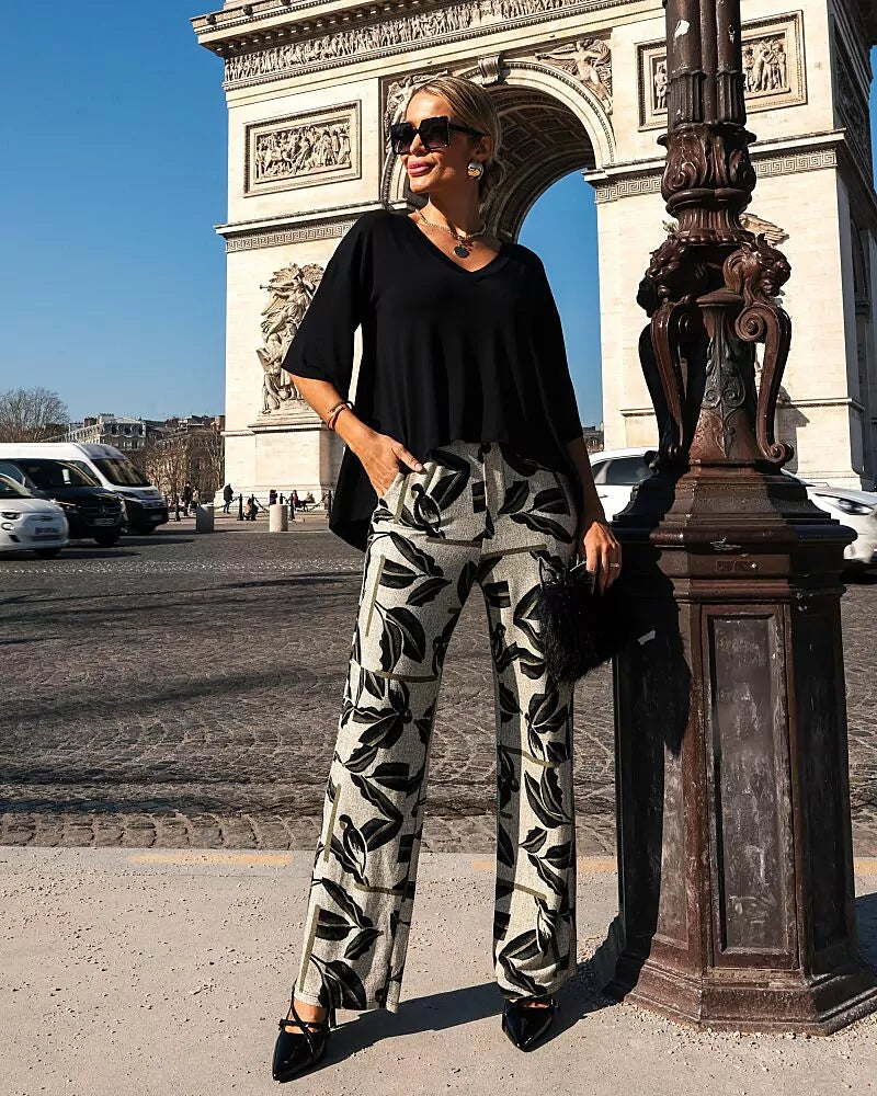 Conjunto de calça reta com blusa de manga curta e gola V Fleur