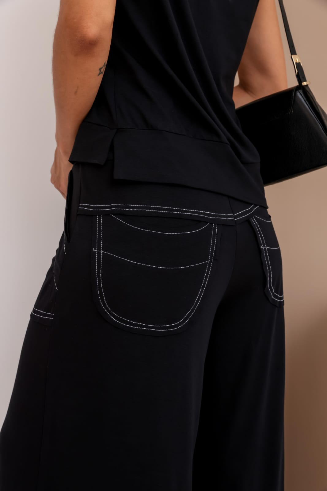 Conjunto de pantacurt com regata com gola redonda Andreia