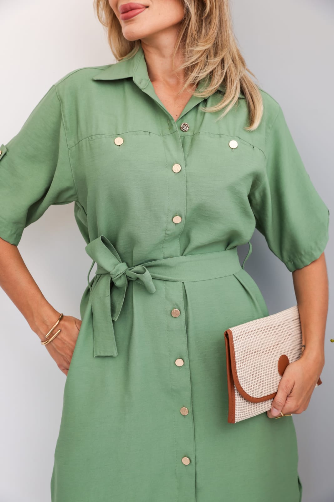 Vestido midi com fechamento em botões Isabel
