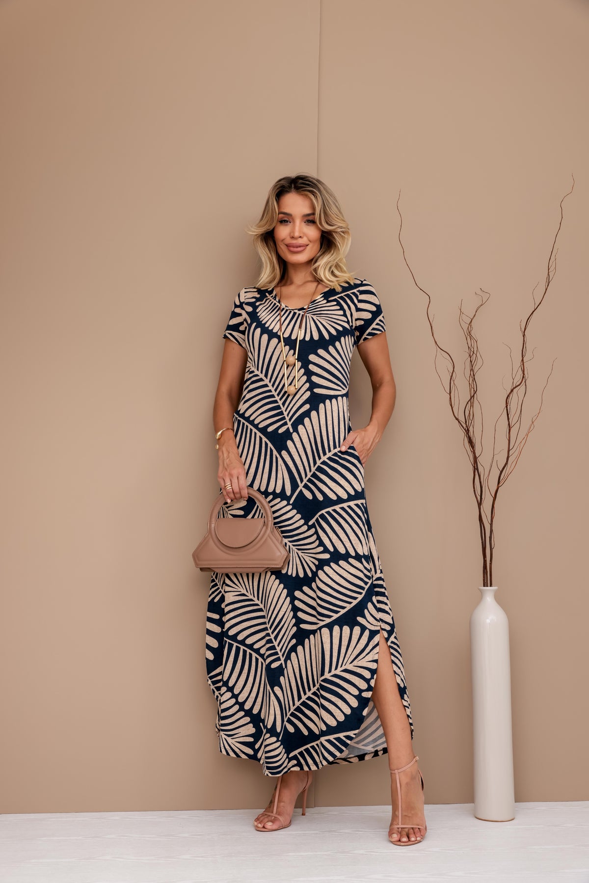 Vestido longo de manga curta com decote em U Verão
