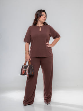 Conjunto de calça pantalona com blusa de manga curta marrom versatile