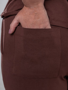 Conjunto de calça pantalona com blusa de manga curta marrom versatile