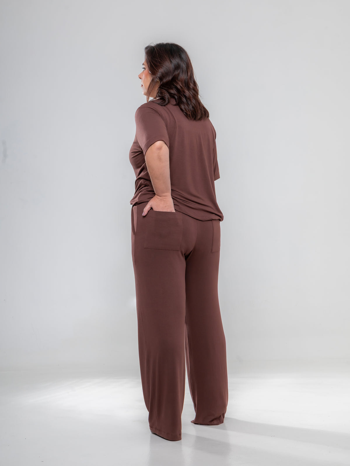 Conjunto de calça pantalona com blusa de manga curta marrom versatile