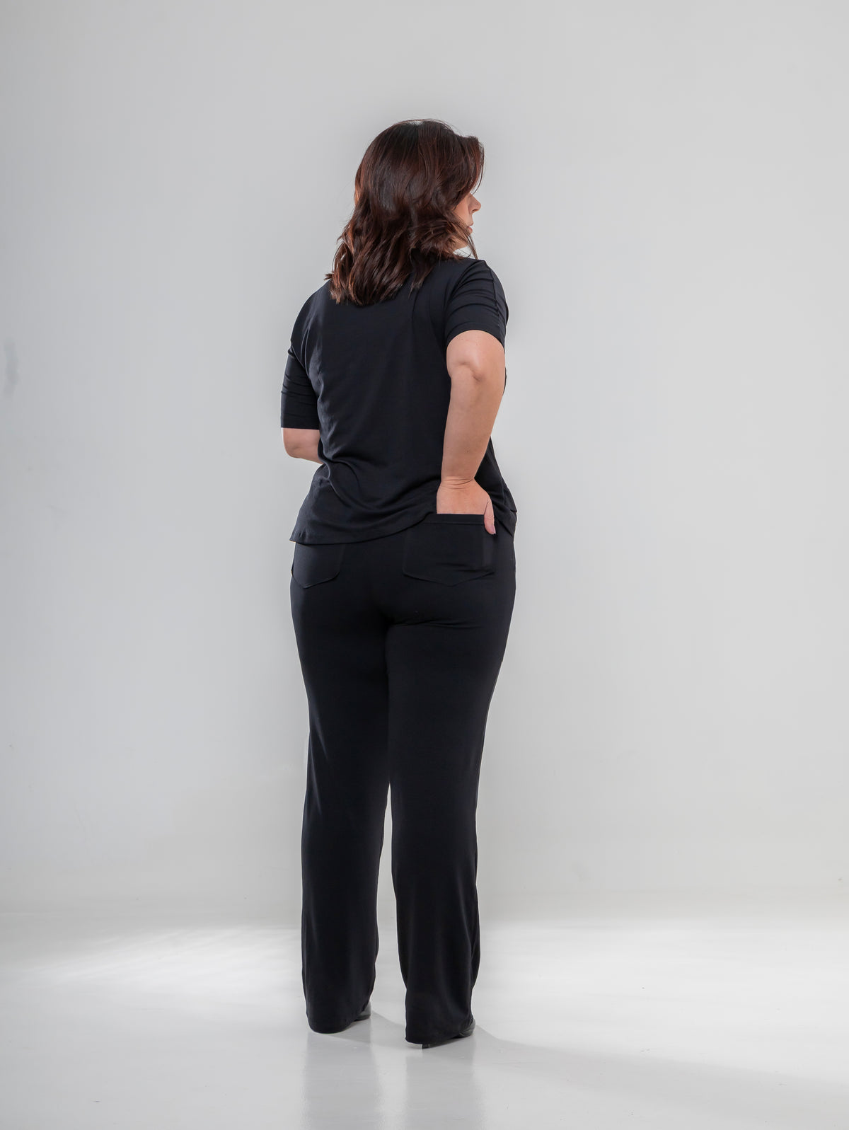 Conjunto de calça reta com blusa manga curta e gola canoa preto Basic