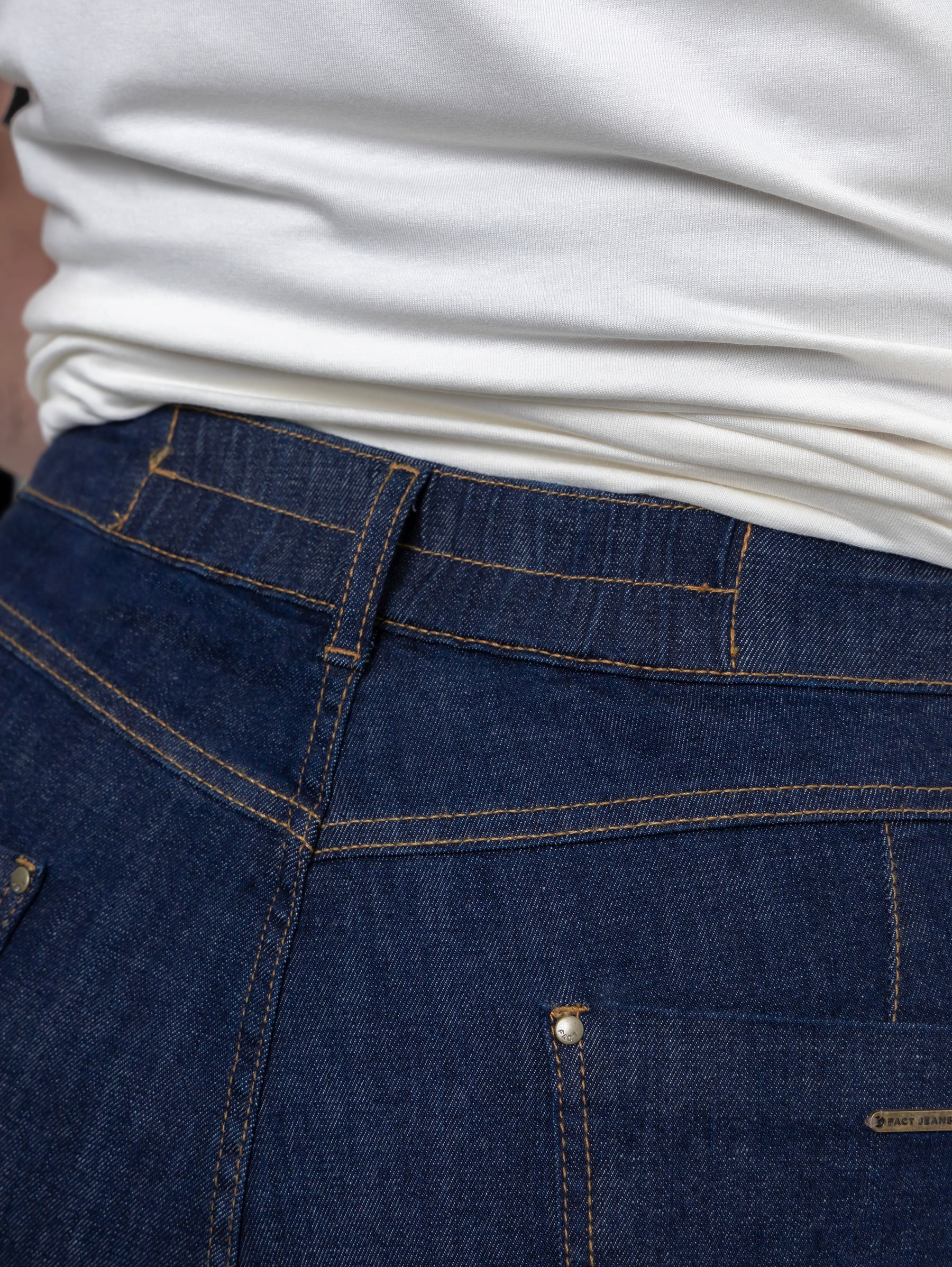 Calça jeans azul escuro wide leg com cós alto First