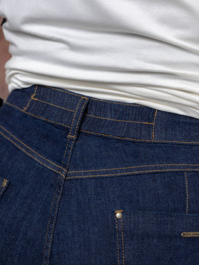 Calça jeans azul escuro wide leg com cós alto First