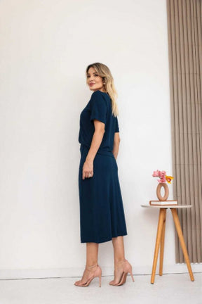 Conjunto de saia midi com blusa manga curta e gola V Esther
