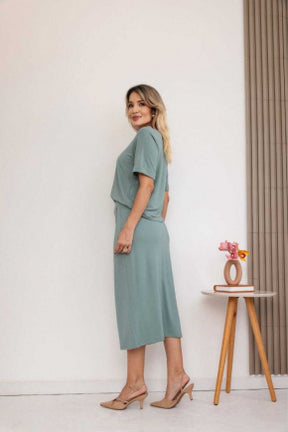 Conjunto de saia midi com blusa manga curta e gola V Esther