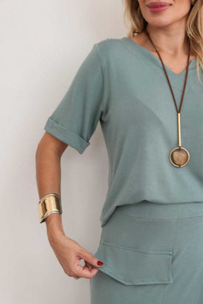 Conjunto de saia midi com blusa manga curta e gola V Esther