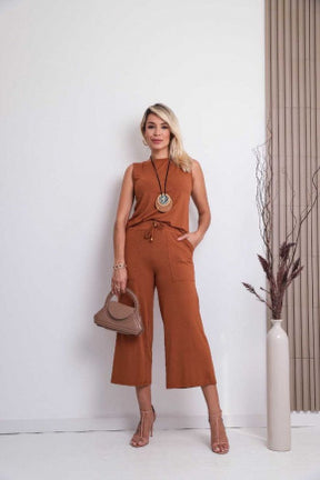 Conjunto pantacourt com regata de gola redonda Grace