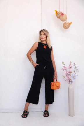 Conjunto pantacourt com regata de gola redonda Grace
