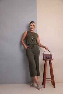 Conjunto pantacourt com regata de gola redonda Grace