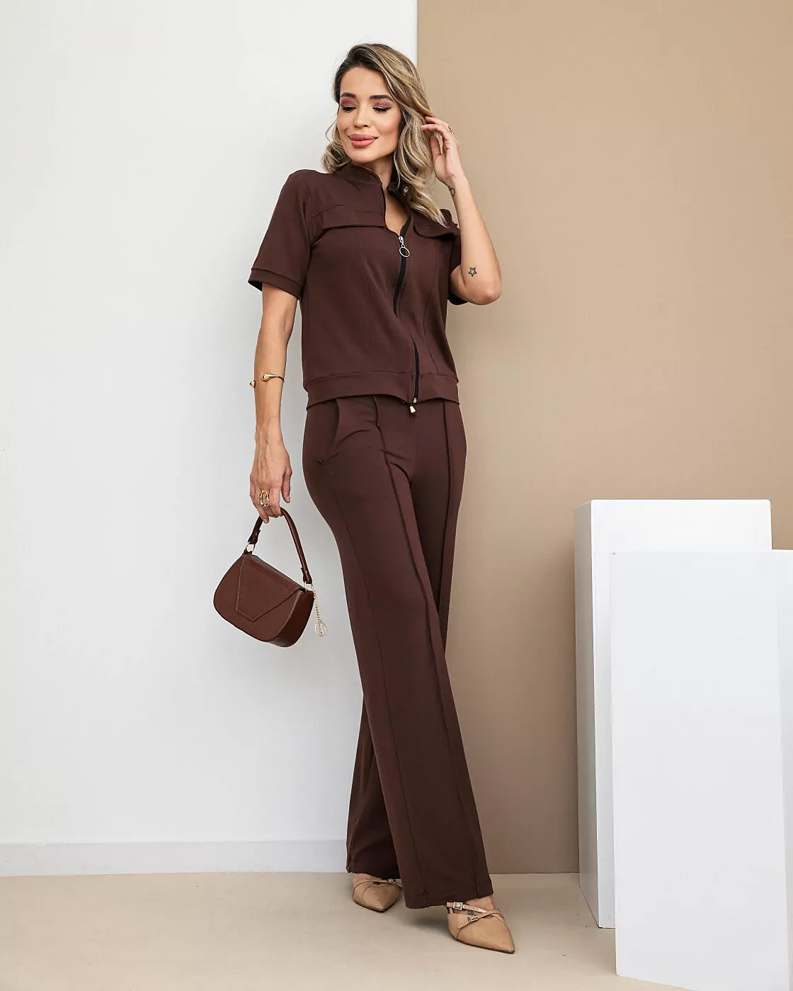Conjunto de calça reta com blusa de zíper manga curta Deborah