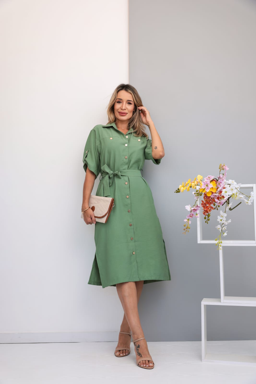 Vestido midi com fechamento em botões Isabel