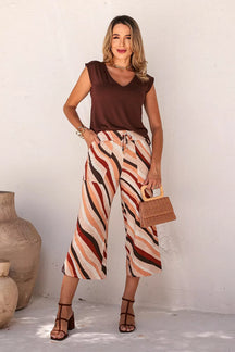 Conjunto pantacourt com blusa decote V e manga muscle tee Kelly