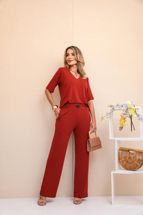 Conjunto de calça reta com blusa de manga curta e decote V Fabiana