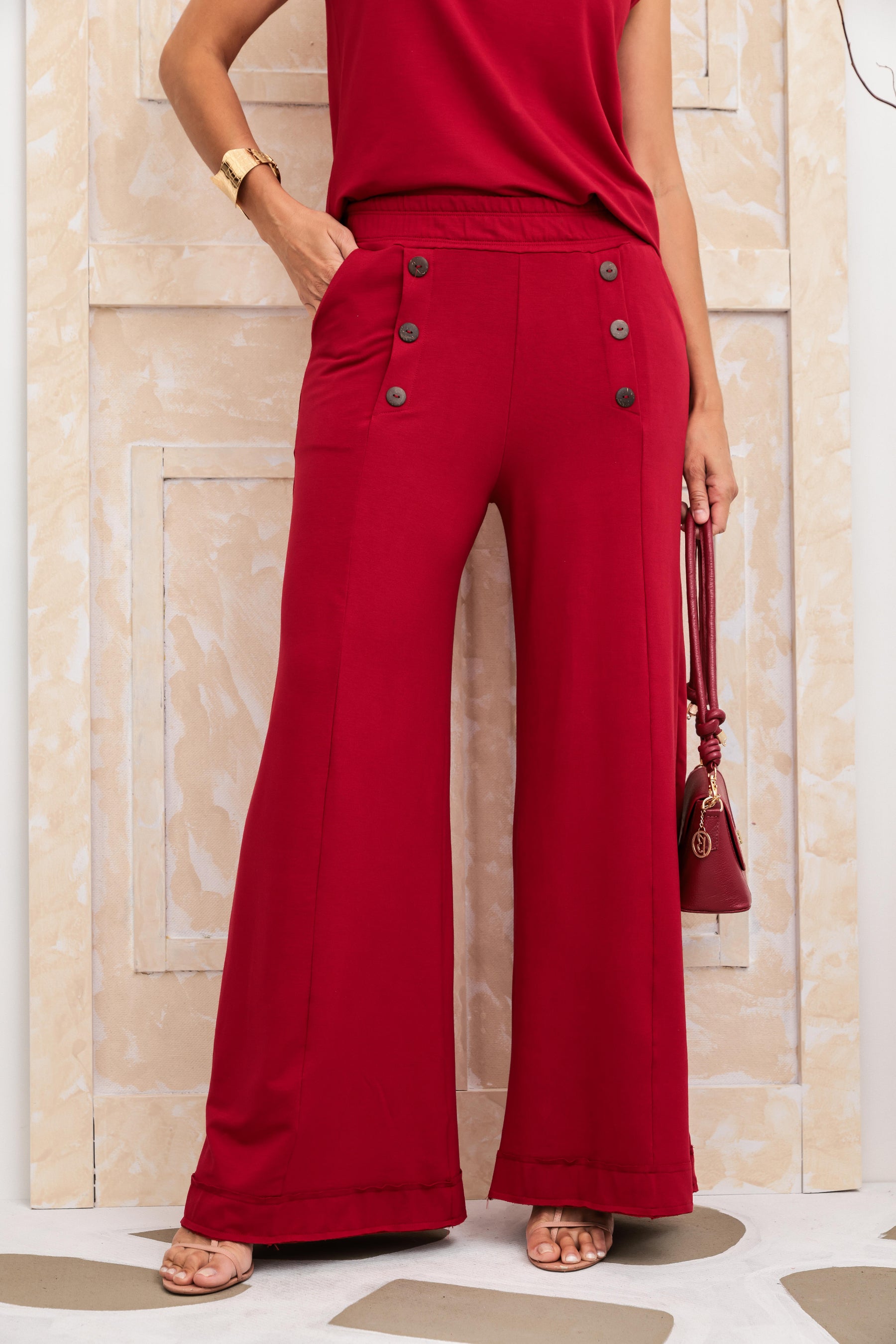 Conjunto de calça pantalona com blusa regata e decote V Heloísa