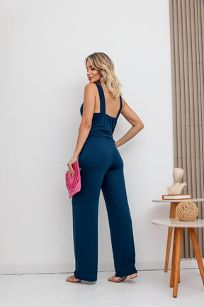 Conjunto de calça reta com cropped regata e decote em V Alma