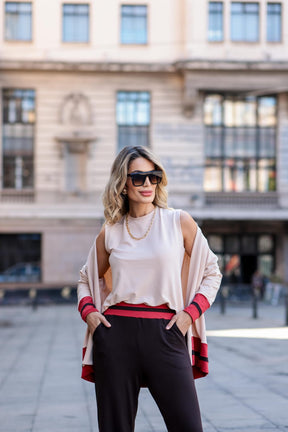 Trijunto de calça reta com regata decote careca e cardigã manga longa Tereza