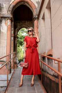 Conjunto de saia midi com blusa de manga curta gola redonda em linho Amélia