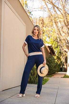 Conjunto de calça reta com blusa manga curta e gola redonda Manuelle