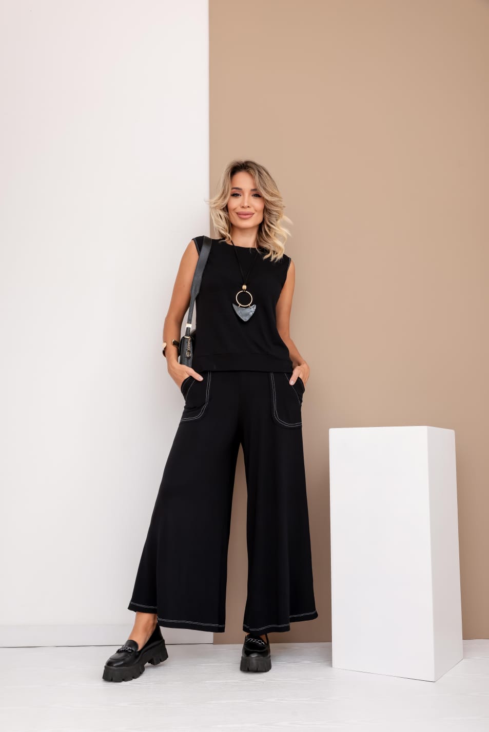 Conjunto de pantacurt com regata com gola redonda Andreia