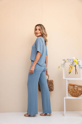 Conjunto de calça reta com blusa de manga curta e decote V Fabiana