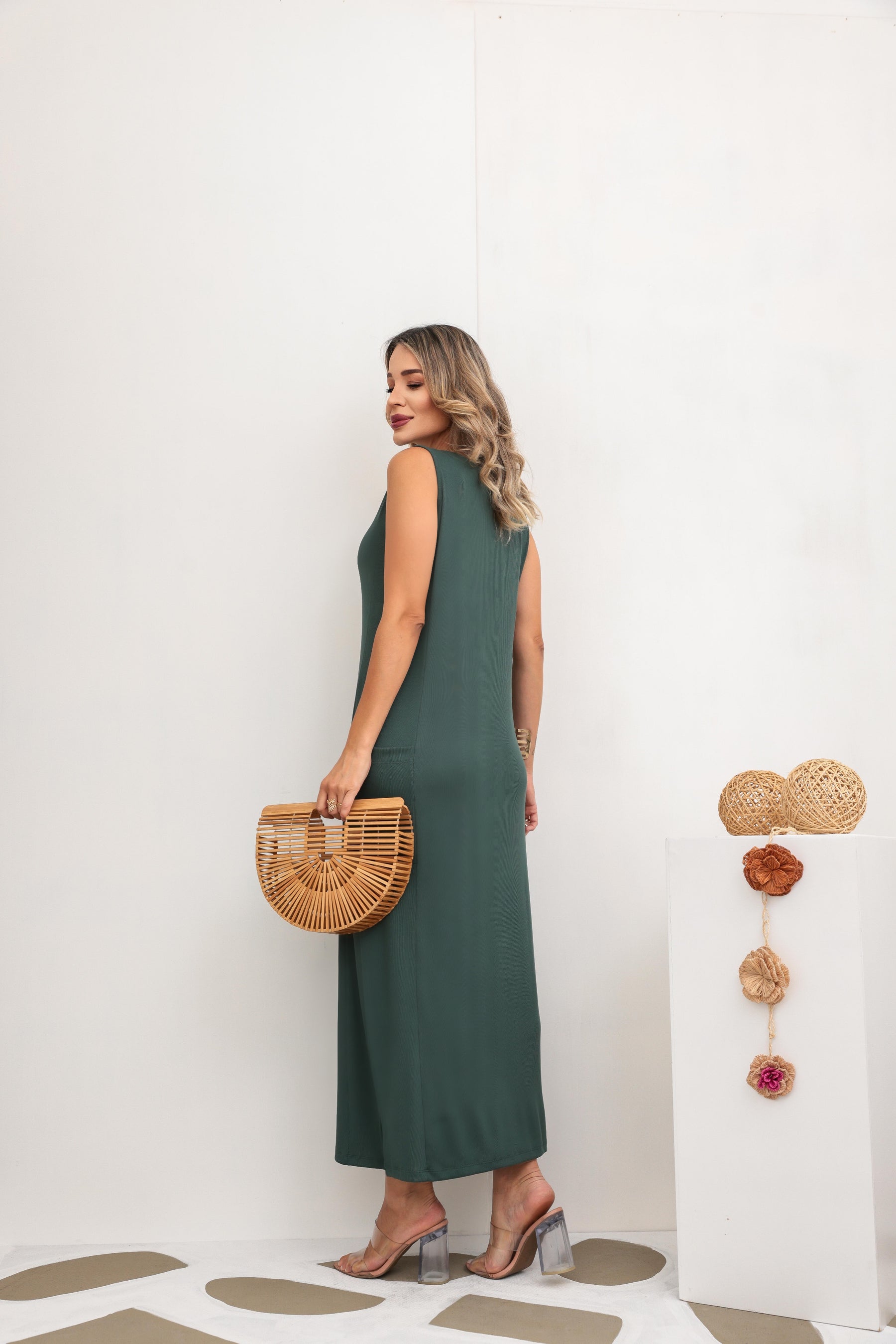 Vestido longo regata com decote redondo Cecília