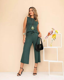 Conjunto pantacourt com regata de gola redonda Grace
