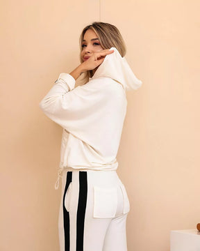 Conjunto de calça reta com blusa manga longa e capuz Amora