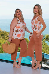 Conjunto de calça pantacourt com blusa regata e decote V Safira