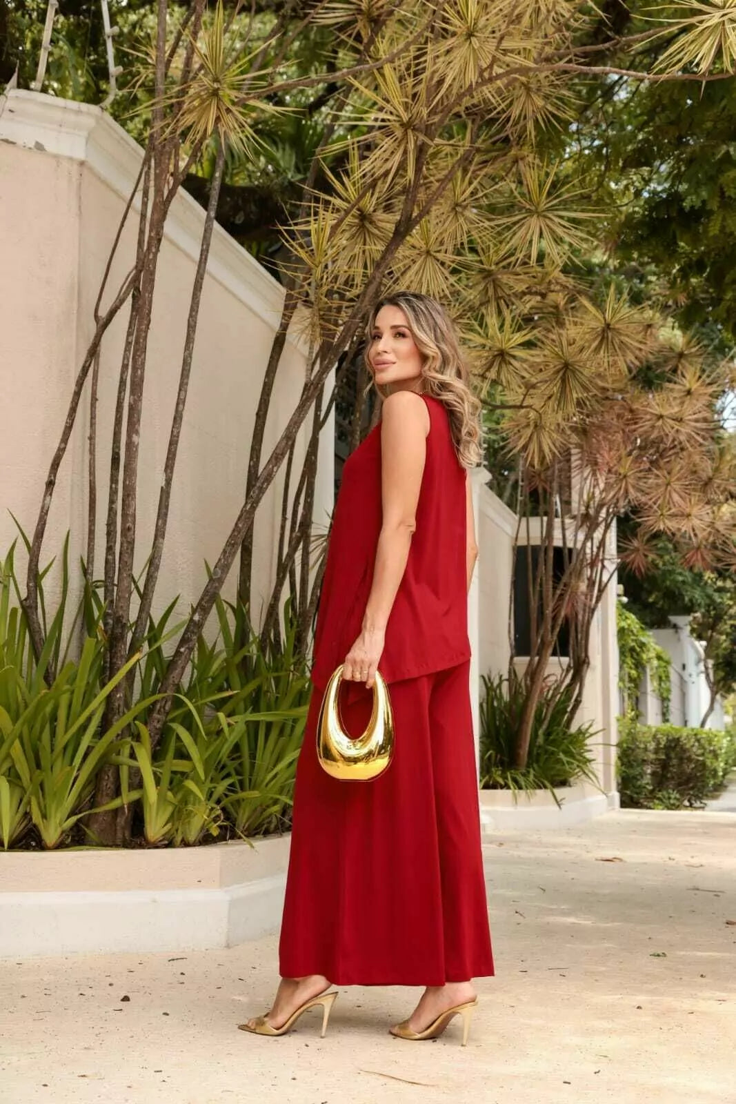 Conjunto de calça pantalona com blusa regata e gola redonda Carmen