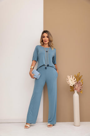 Conjunto de calça reta com blusa manga curta e recorte redondo Eva